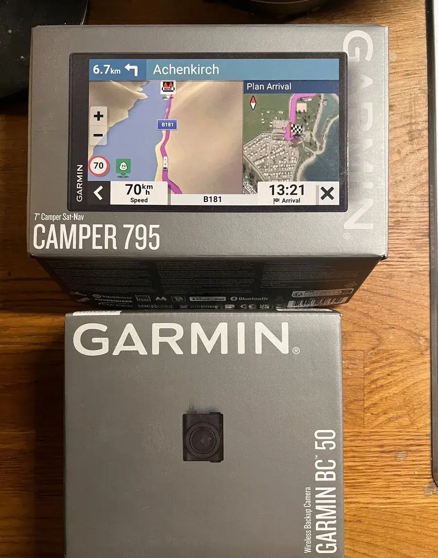 Navigace Garmin 795 a couvací kamera Garmin BC 50
