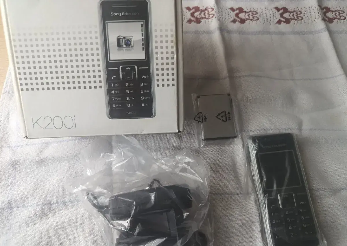 Mobilní telefon Sony Ericsson K200i