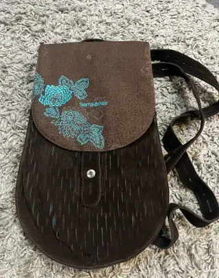Semišový batůžek Samsonite.