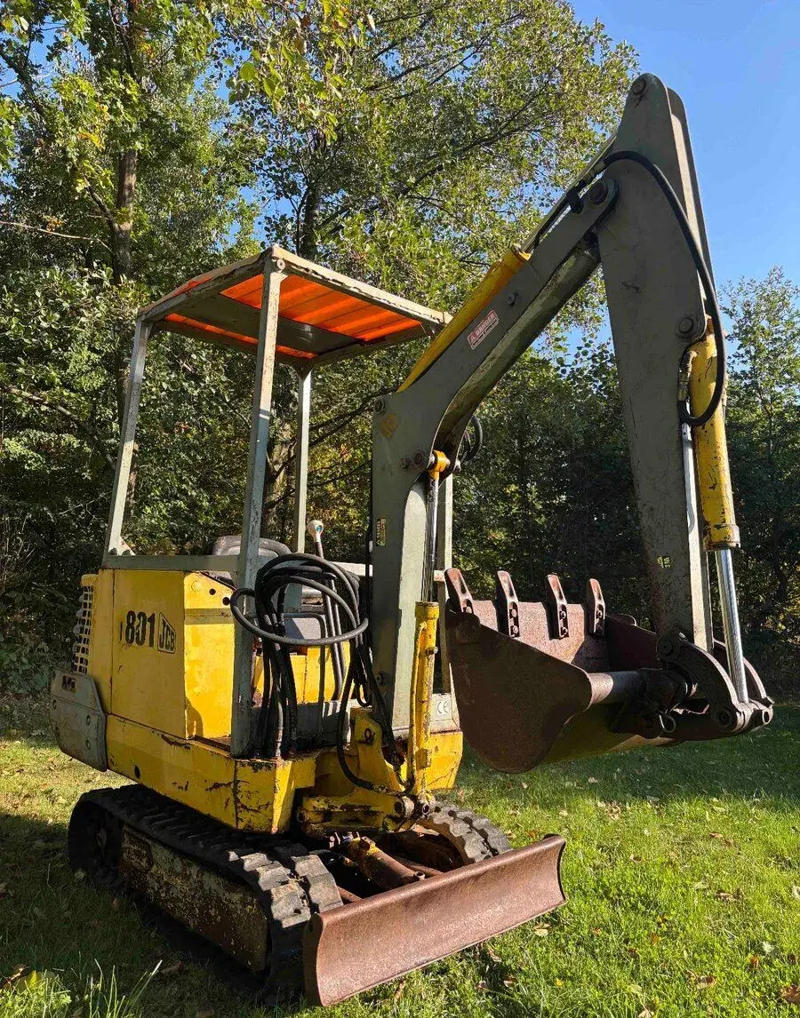Minibagr mini bagr bagřík JCB nakladač