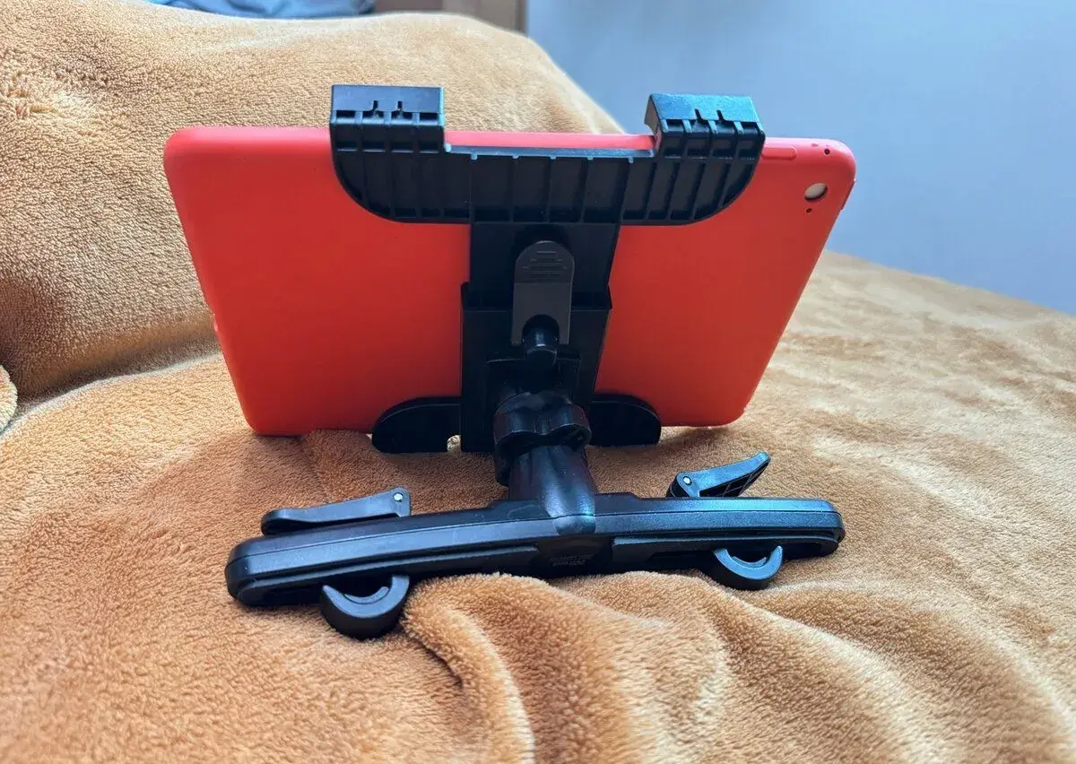 Držák na tablet do auta