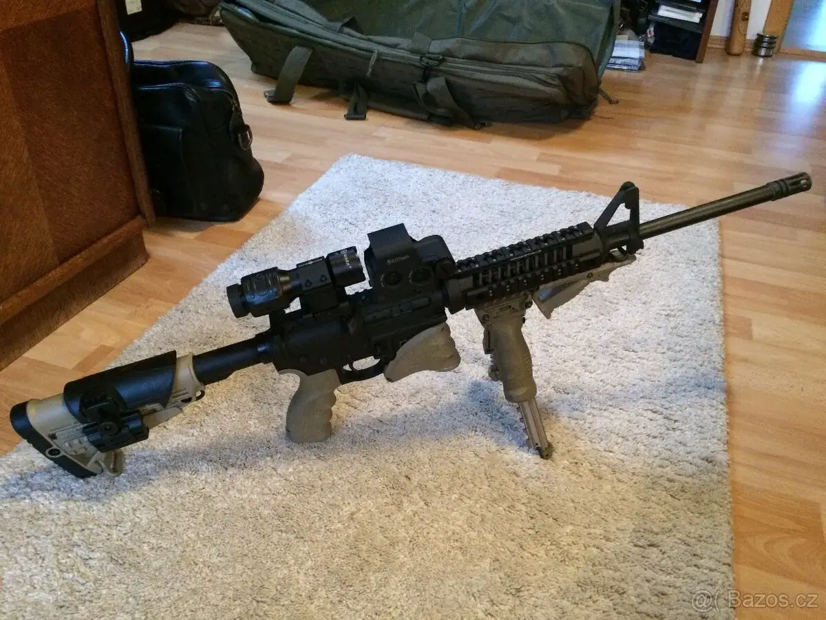 Samonabíjecí puška Smith & Wesson M&P15