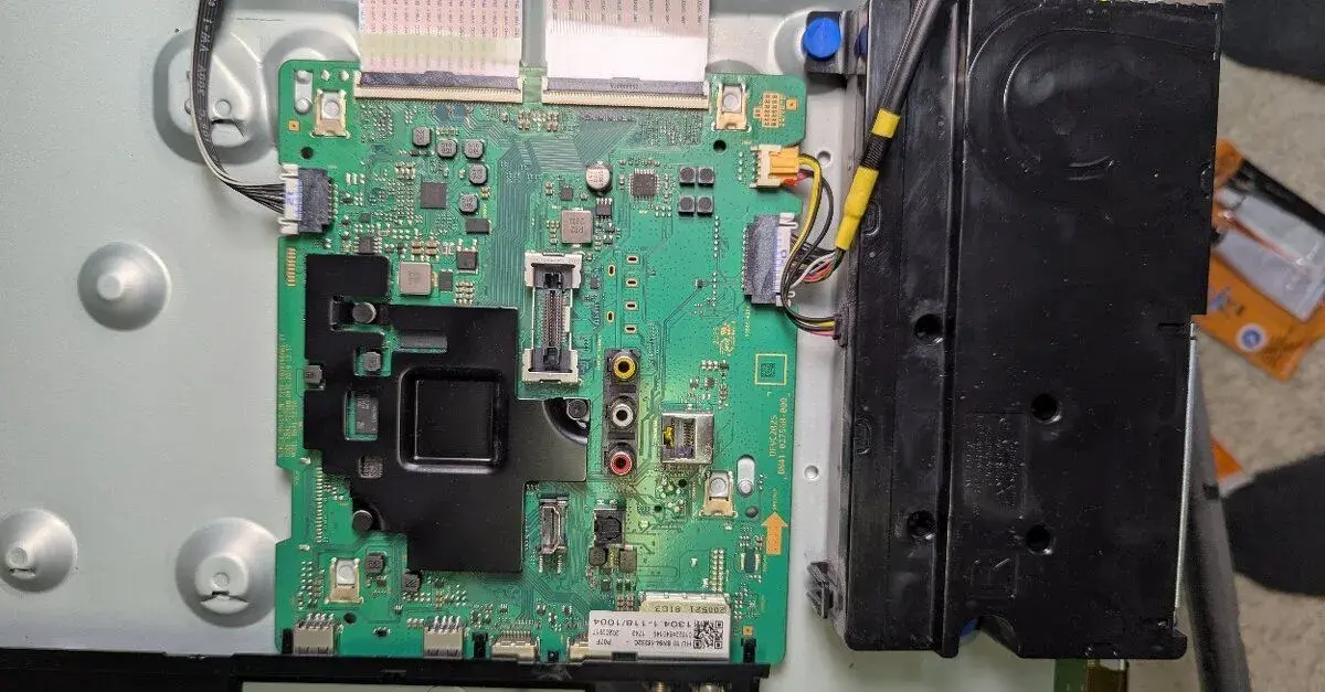 Mainboard Samsung BN94-15232C (z TV QE55Q67T) – 100% funkční