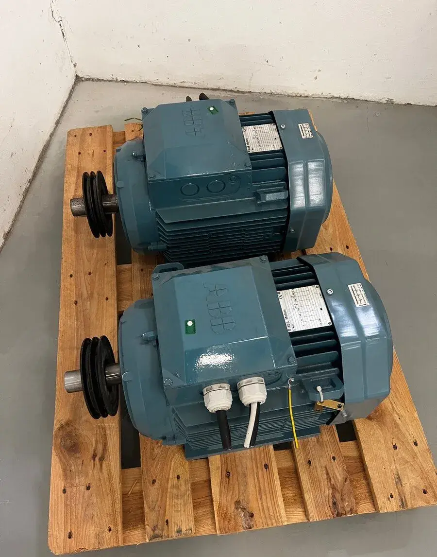 Elektromotory ABB (M3AA 160 M-4/8) s řemenicí