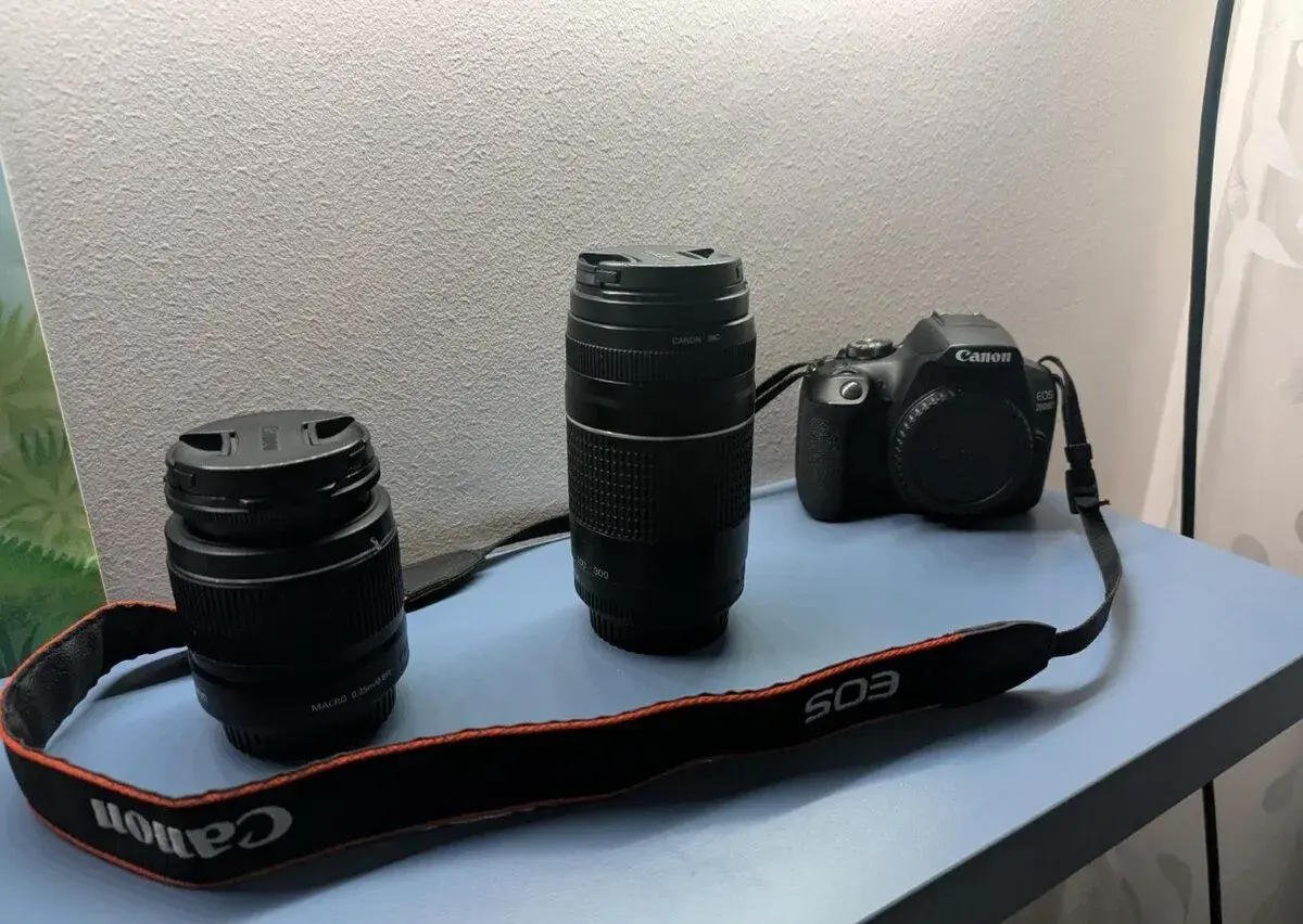 Canon EOS 2000D + 75-300mm setový