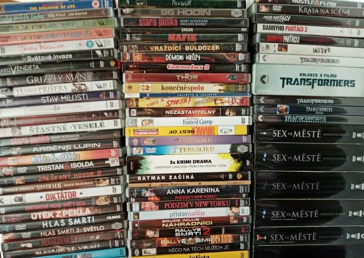 500 DVD v plast. krabičkách od 50 Kč(aktualizovaná fota)