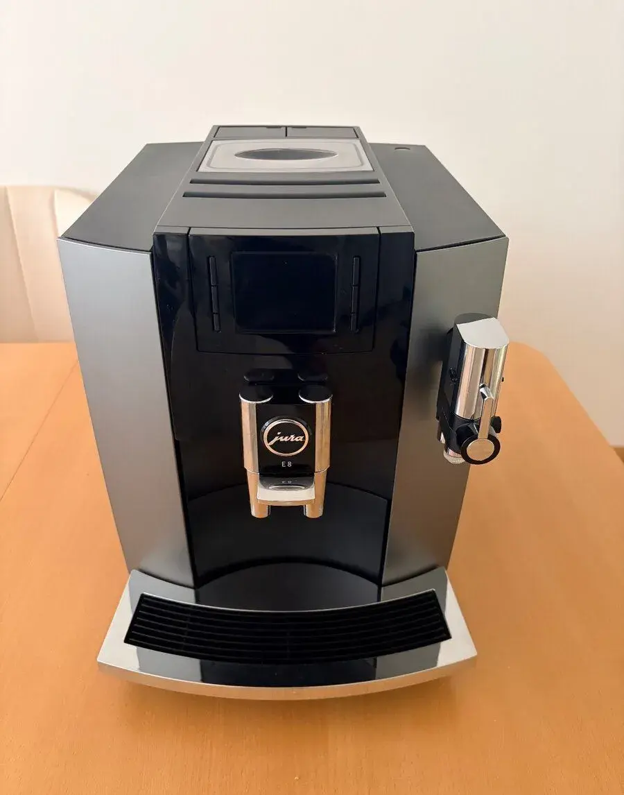 JURA E8 G2 Dark Inox – automatický kávovar
