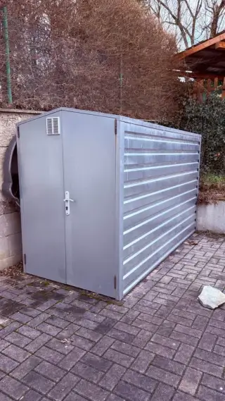 Garáž pro motorku
