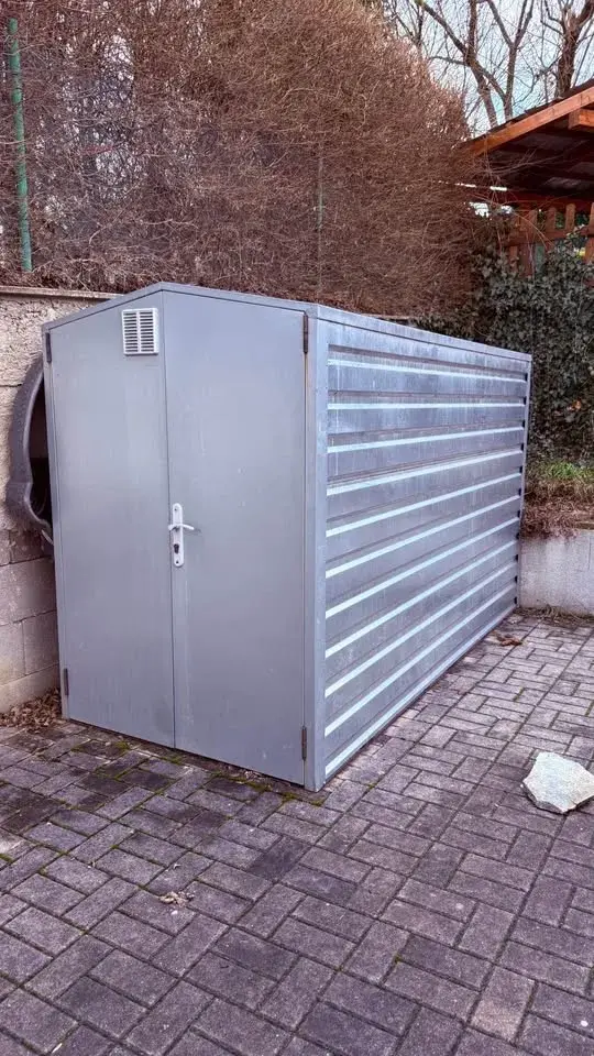 Garáž pro motorku