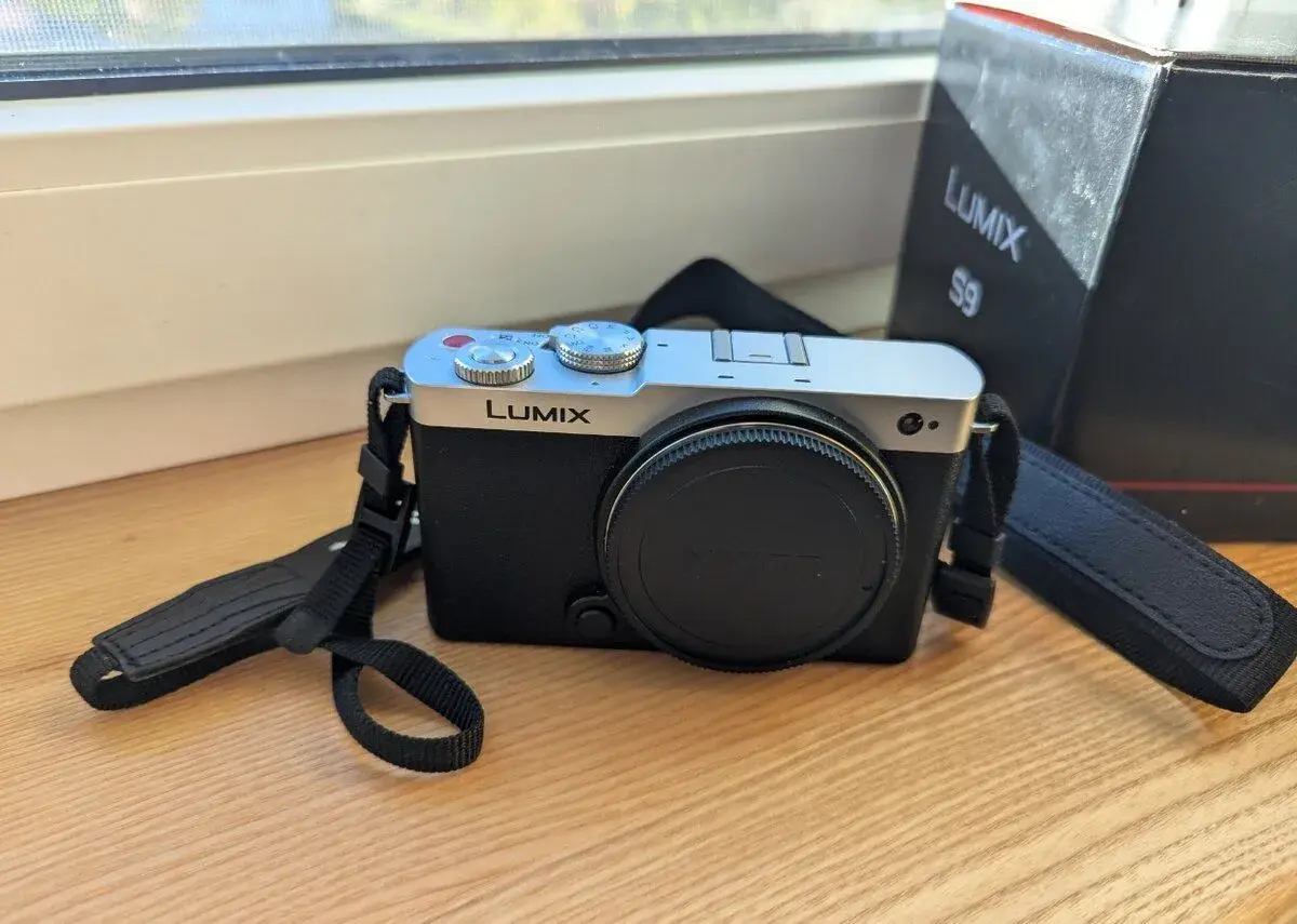 Panasonic Lumix S9