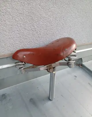 Kožené sedlo na kolo