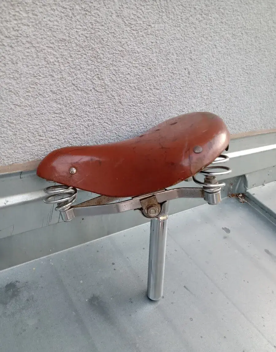 Kožené sedlo na kolo
