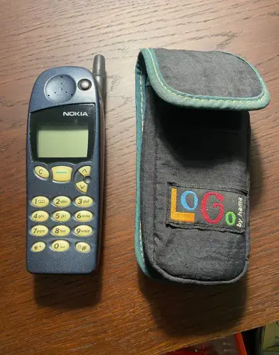 Retro mobilní telefony Nokia 5110, 6310