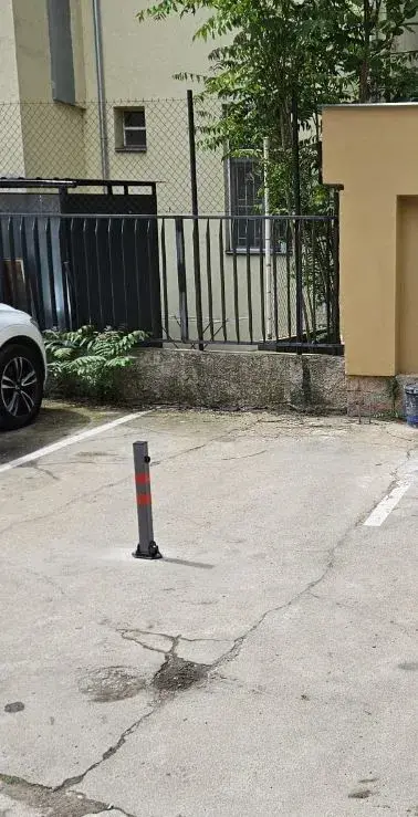 Pronájem bezpečného parkovacího stání ve vnitrobloku, ul. Hu
