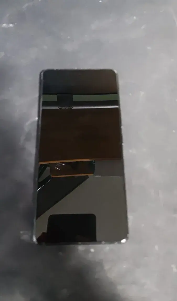 ASUS ROG Phone 8, 12 GB RAM / 256 GB úložiště.