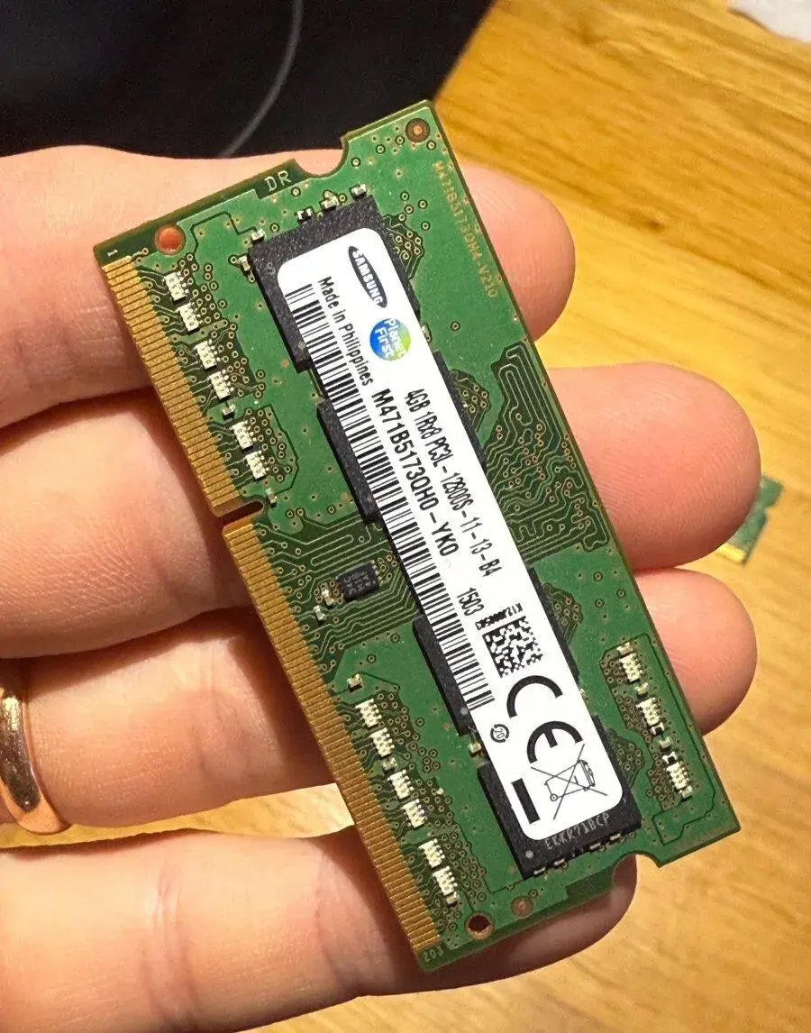 2x RAM 4GB