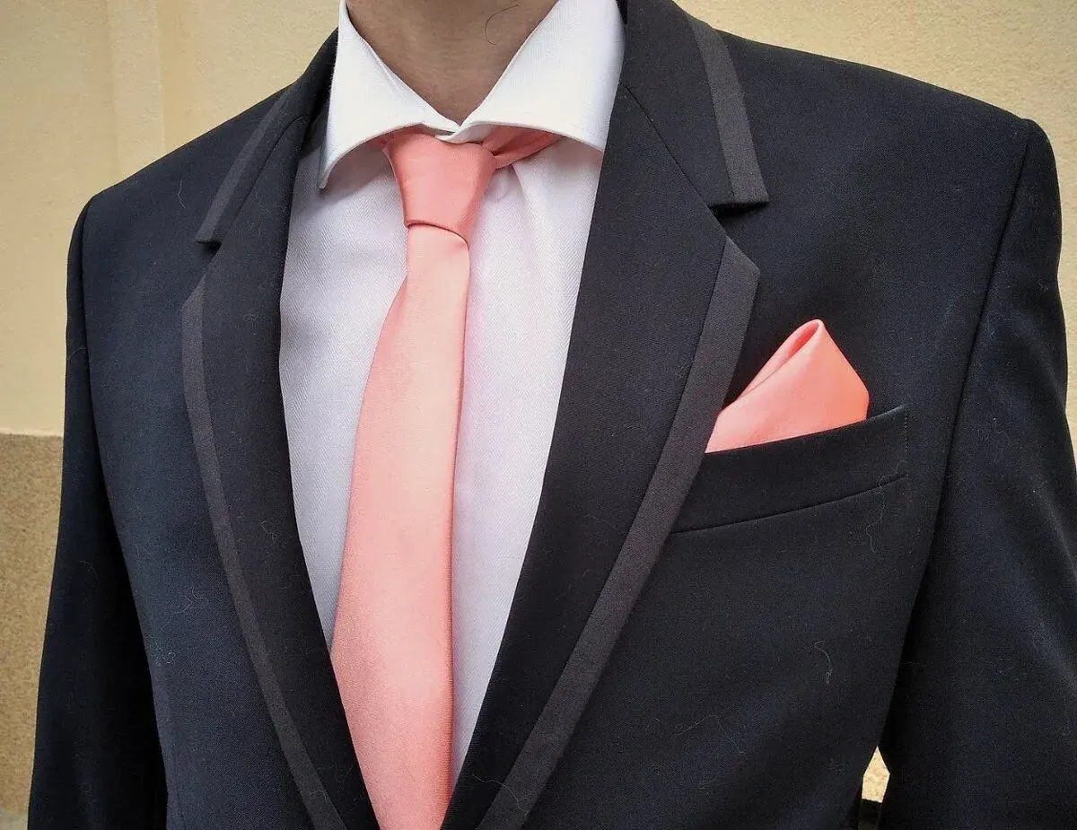 Tmavomodrý elegantní oblek