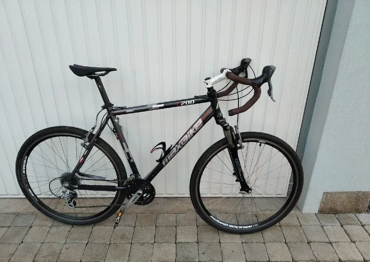 Trekové kolo Maxbike -trawel packing postavený před 5 lety