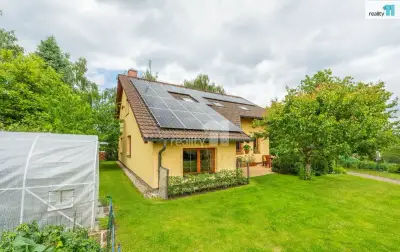 Prostorný rodinný dům 6+1 s krásnou zahradou, dvojgaráží, fo