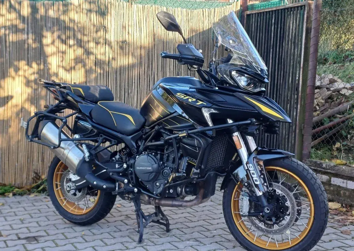 QJ Motor SRT 900SX záruka full výbava