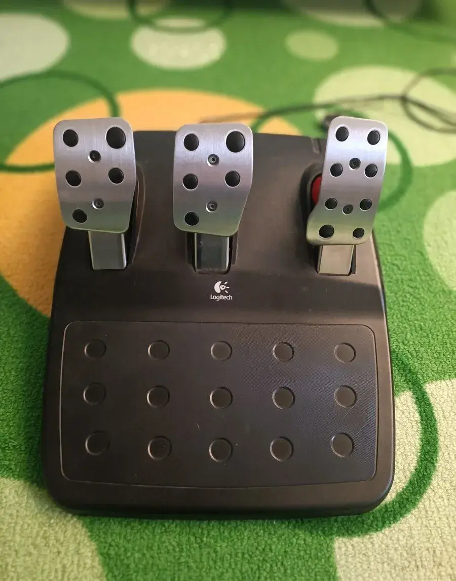 Pedály Logitech G25