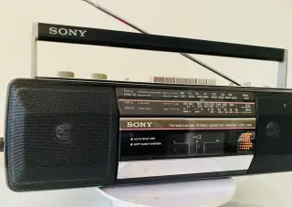 Radiomagnetofon Sony CFS-210, rok 1990