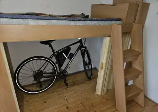 Vyvýšená postel s úložným