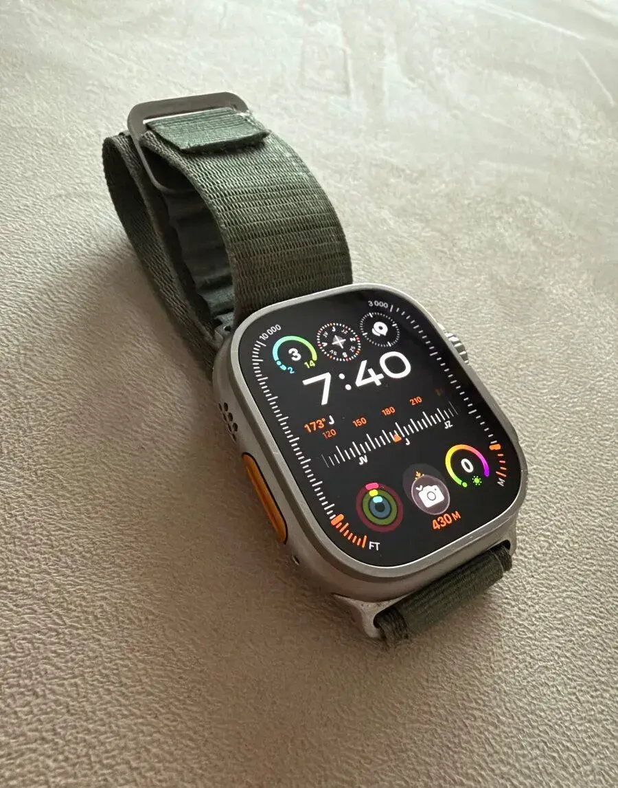 Apple Watch Ultra 49mm LTE velice pěkné.