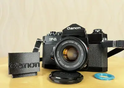 Canon F-1n + Canon FD 50 mm f/1,8, mechanická profesionální
