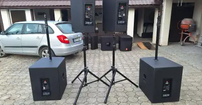 Kompletní PA aparaturu JBL PRX800 – 2× PRX815 + 2× PR