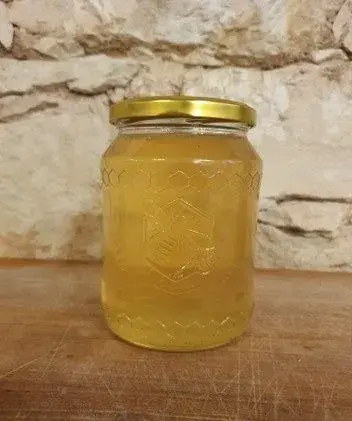 Med květový i pastovaný,