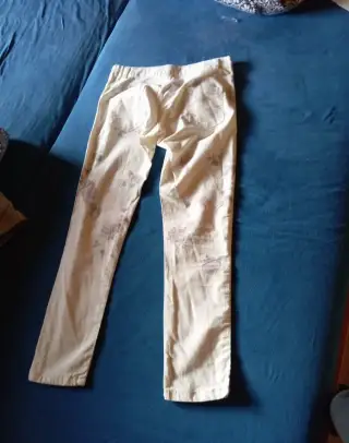 Bílo květované kalhoty vel L