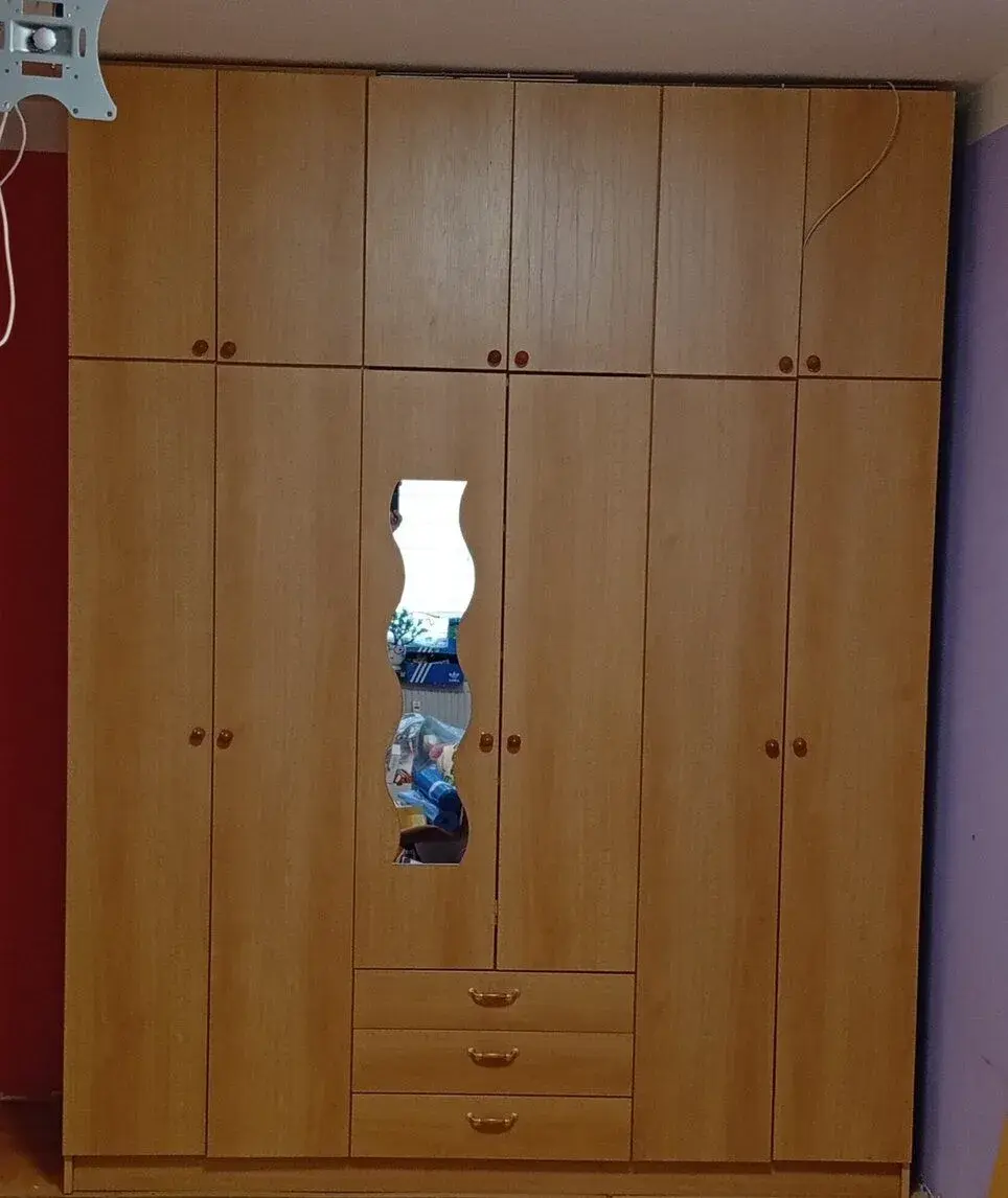 Šatní skříň