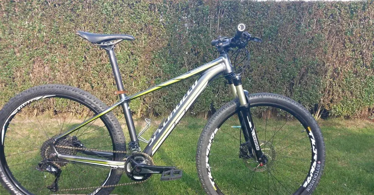 Horské dámské kolo SPECIALIZED ROCKHOPPER