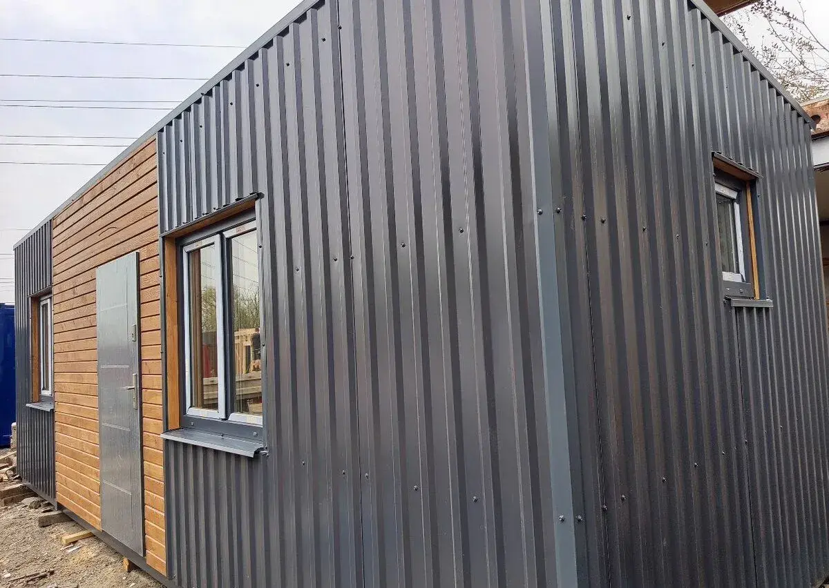 Alternativní bydlení modul buňka 8x3m