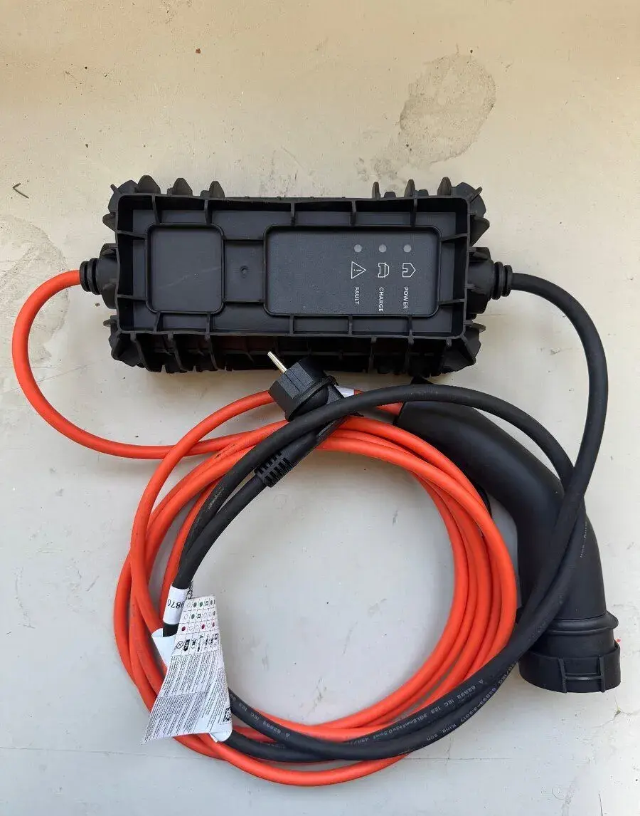 Přenosná nabíječka pro elektromobil 220V/10A