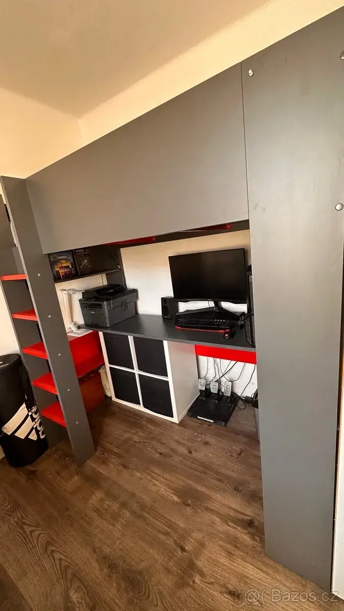 Černá moderní palanda