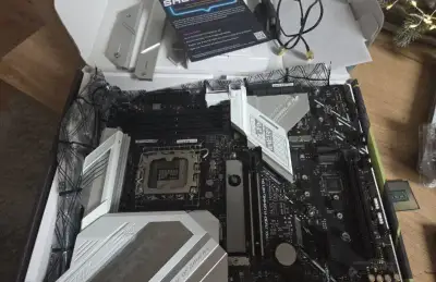 Zakladni deska ASUS s procesorem
