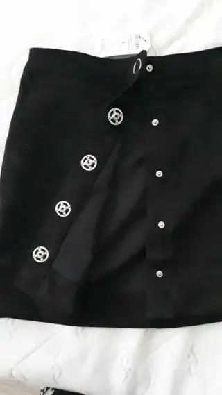 Nová Sukně černá vpředu na rozepínání s patentama vel.L