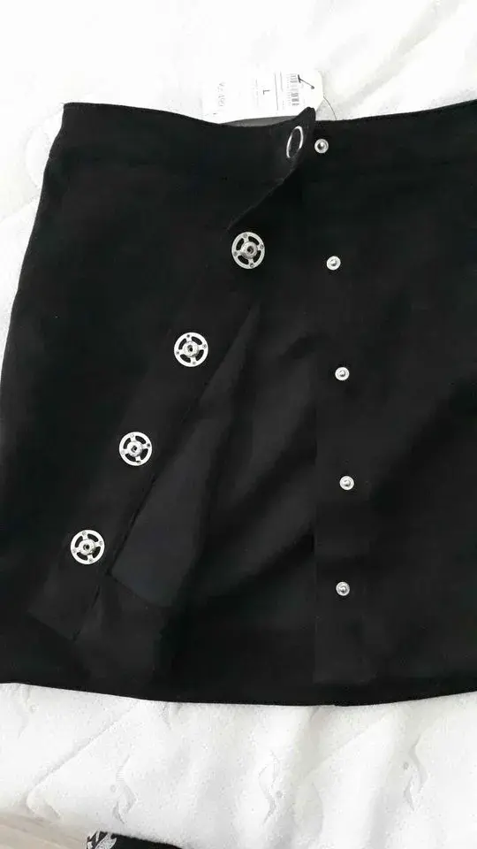 Nová Sukně černá vpředu na rozepínání s patentama vel.L