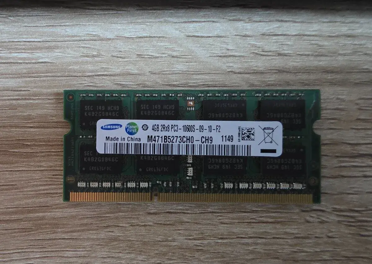 SAMSUNG DDR3 4GB (1x4GB) 2Rx8 PC3-10600S-09-10-F2 Paměť RAM