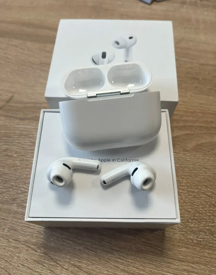 Sluchátka Apple AirPods Pro (3. gen) s pouzdrem - použité