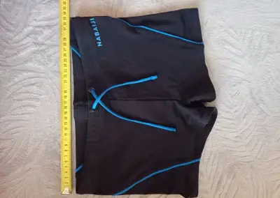2x plavky + 2x čepice na plavání