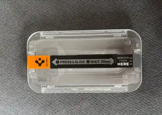 Ochranné sklo Spigen pro iPhone 16/15