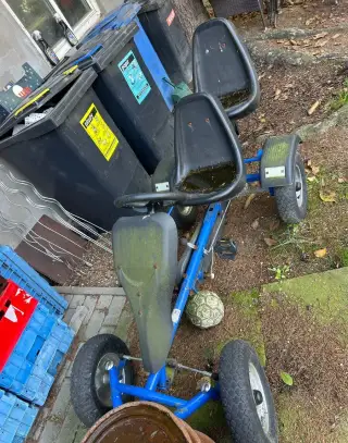 Dětská šlapací motokára 2-místná