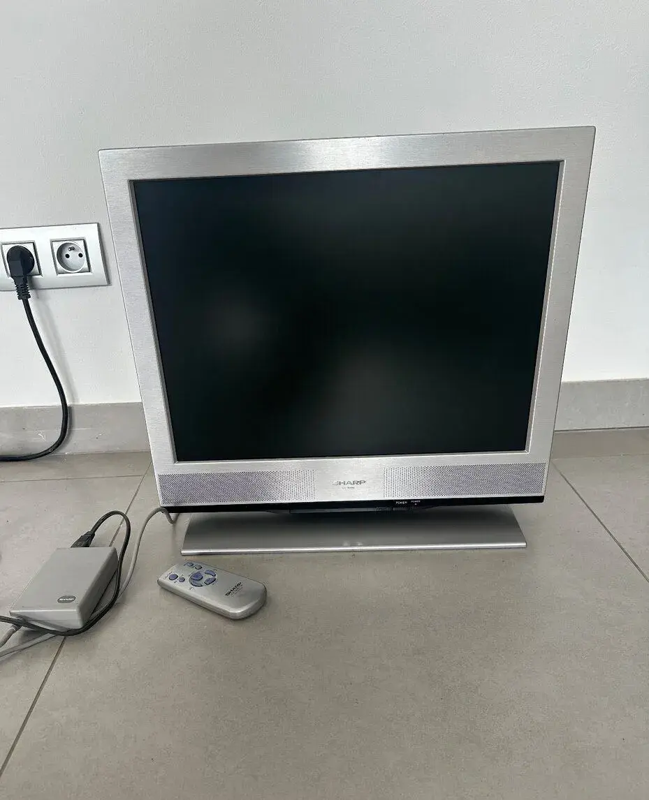 Sharp LCD 20“ monitor pro dohled