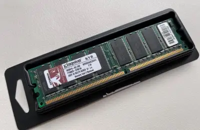 1 x 512 MB Kingston 333 MHz