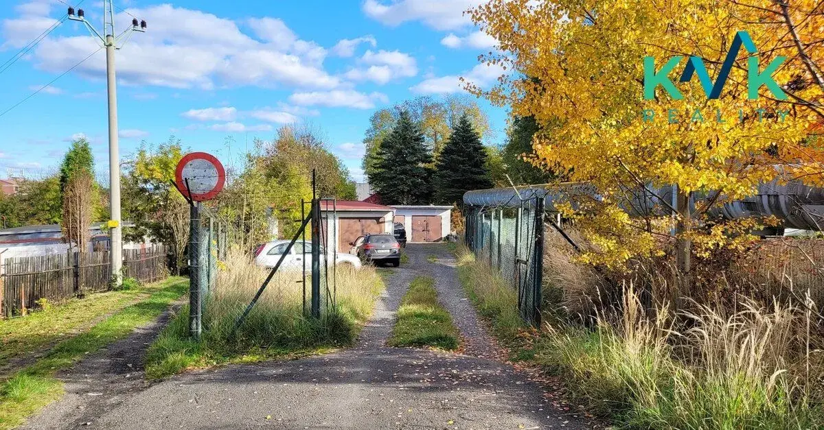 Prodej 5 garáží s pozemkem, Stará Role, Karlovy Vary