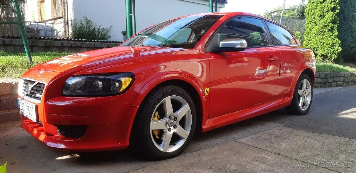 Volvo C30,2,4D5 – 2008, 240 000 km
