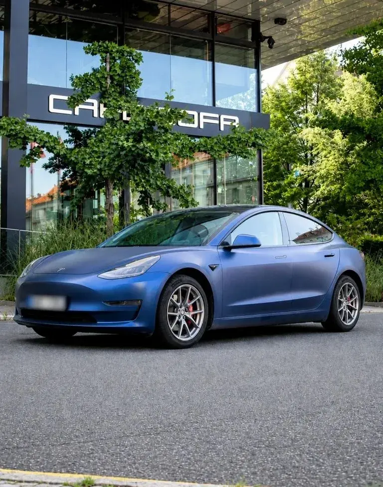 Pronájem Tesla Model 3